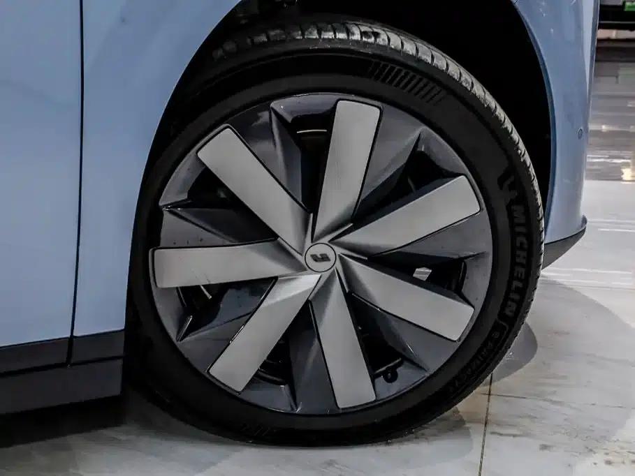 Li Auto i8 2025 Standard Edition — миниатюра 3