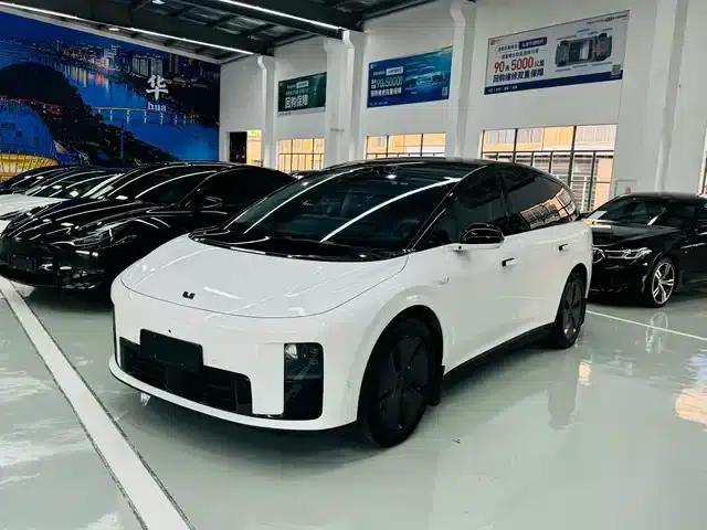 Li Auto i8 2025 Standard Edition
