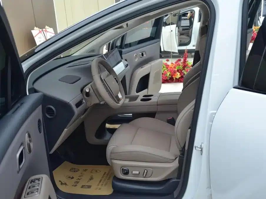 Li Auto i8 2025 Standard Edition — миниатюра 4
