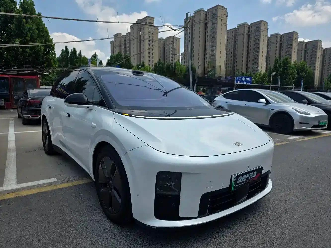 Li Auto i8 2025 Standard Edition — миниатюра 3