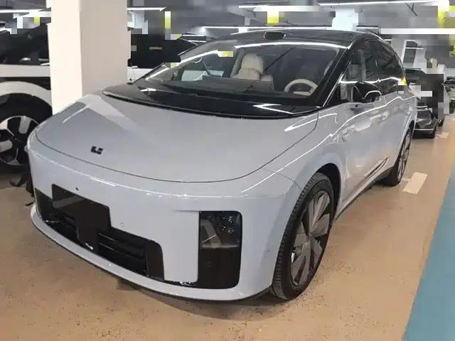 Li Auto i8 2025 Standard Edition