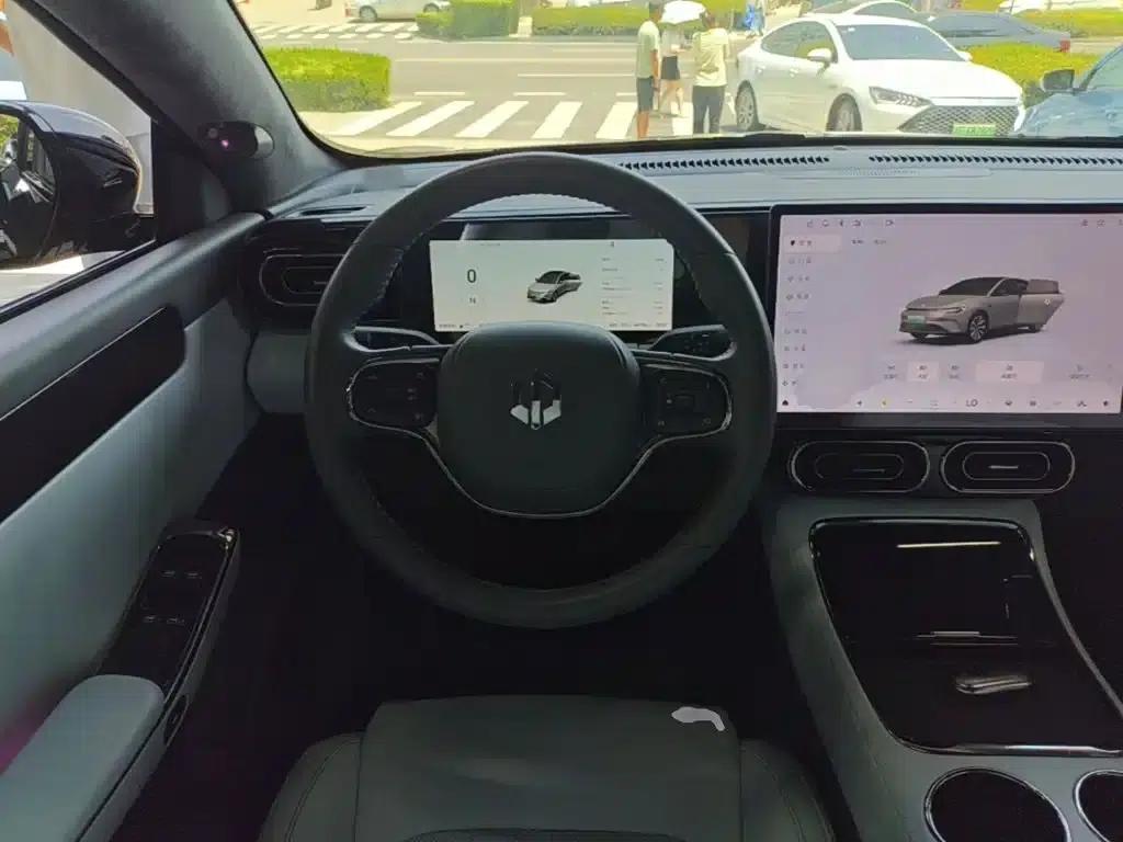 Leapmotor C01 2024 Range Extended 216 Premium Edition — миниатюра 11