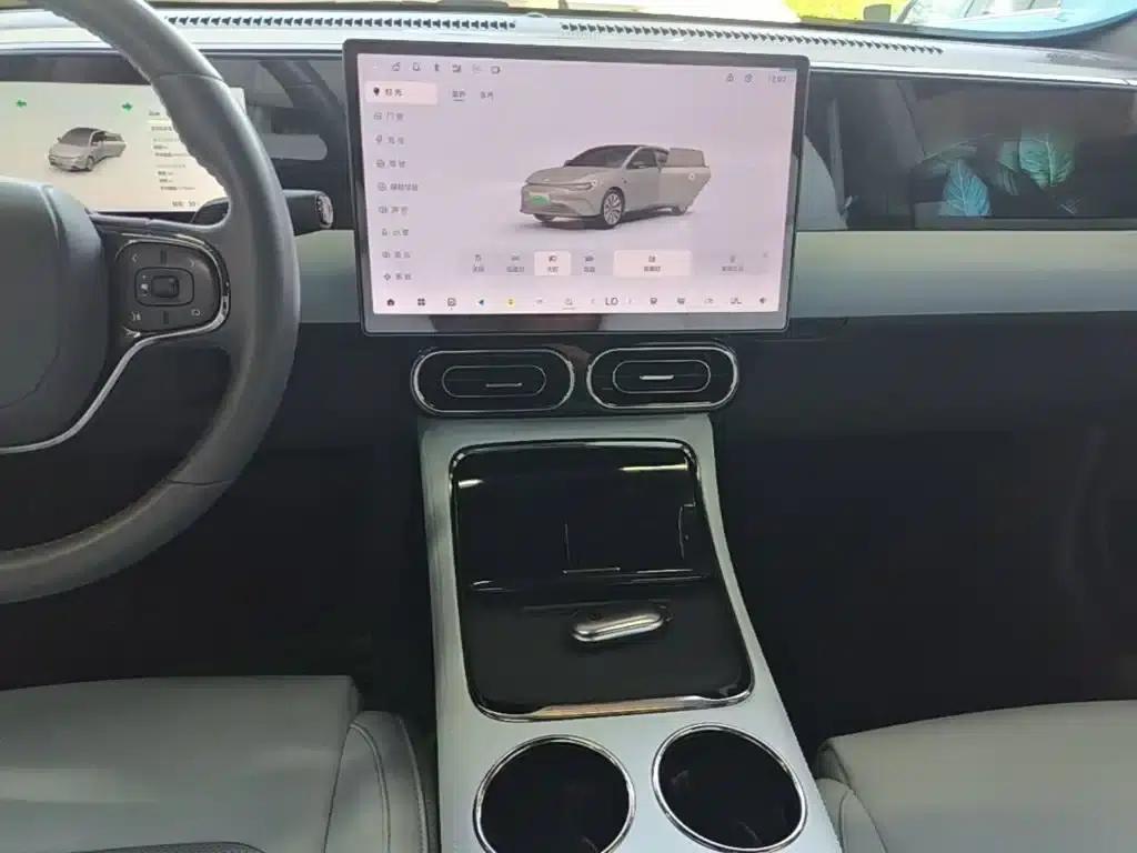 Leapmotor C01 2024 Range Extended 216 Premium Edition — миниатюра 13