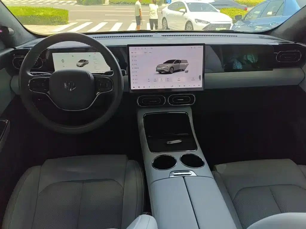 Leapmotor C01 2024 Range Extended 216 Premium Edition — миниатюра 10