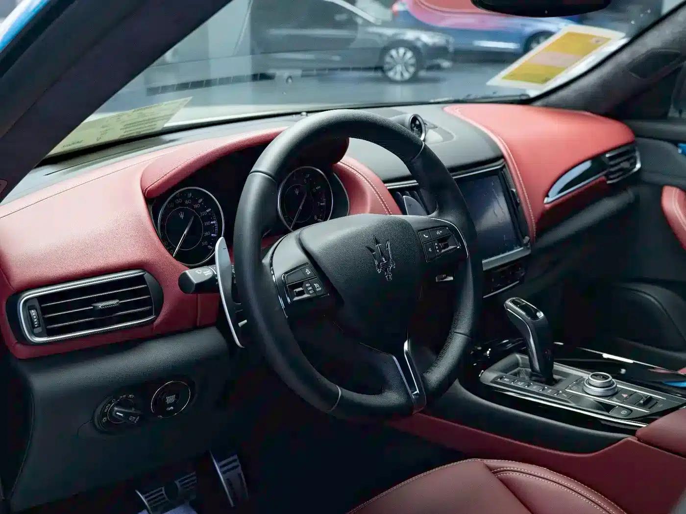 2024 Levante 2.0T GT Ultima — миниатюра 4