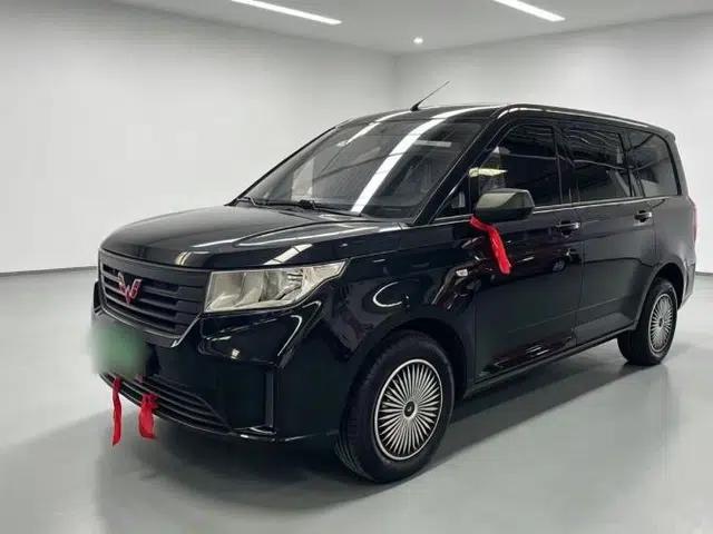 Wuling Hongguang PLUS 2020 1.5L Manual Standard Edition 5 Seats