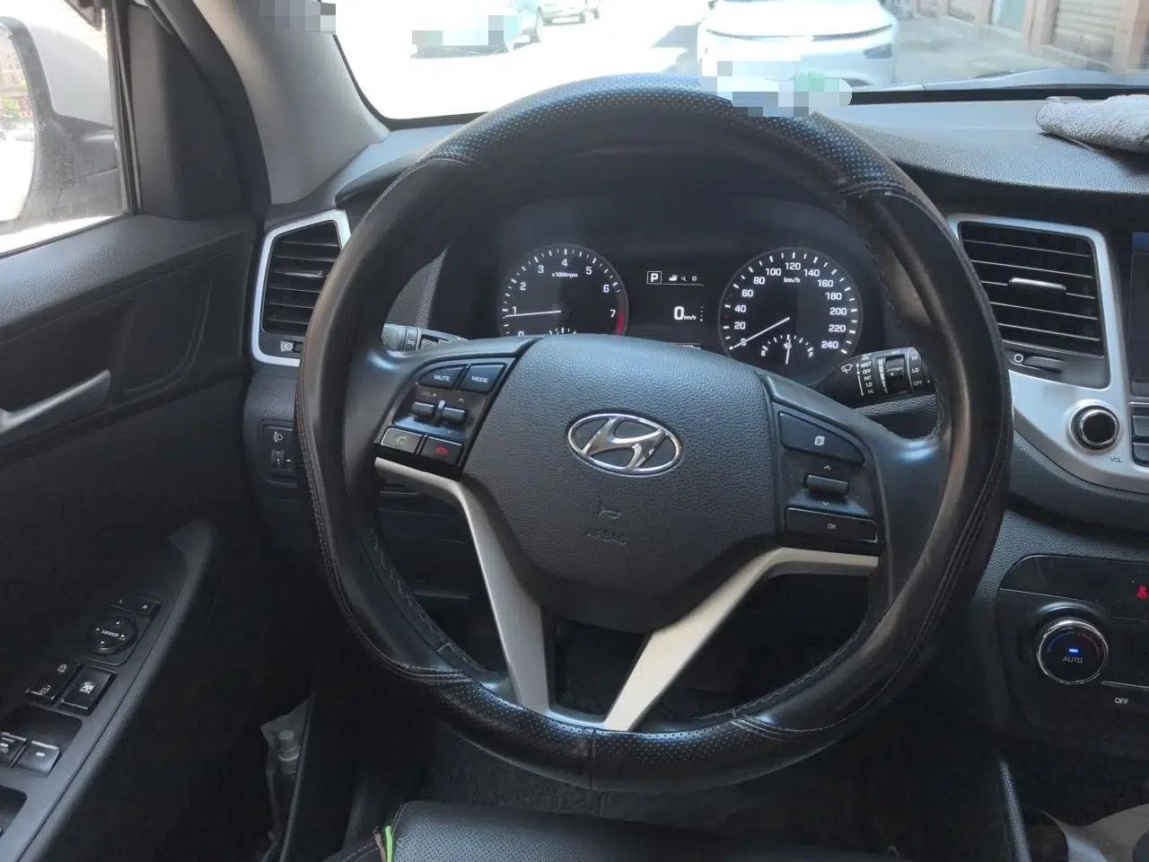 Hyundai Tucson 2015 1.6T Dual-Clutch Two-Wheel-Drive Smart Model — миниатюра 9