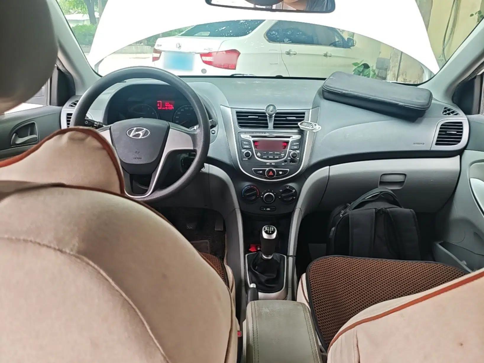 Hyundai Verna (older generation) 2016 1.4L Manual Smart GLS Trim — миниатюра 12
