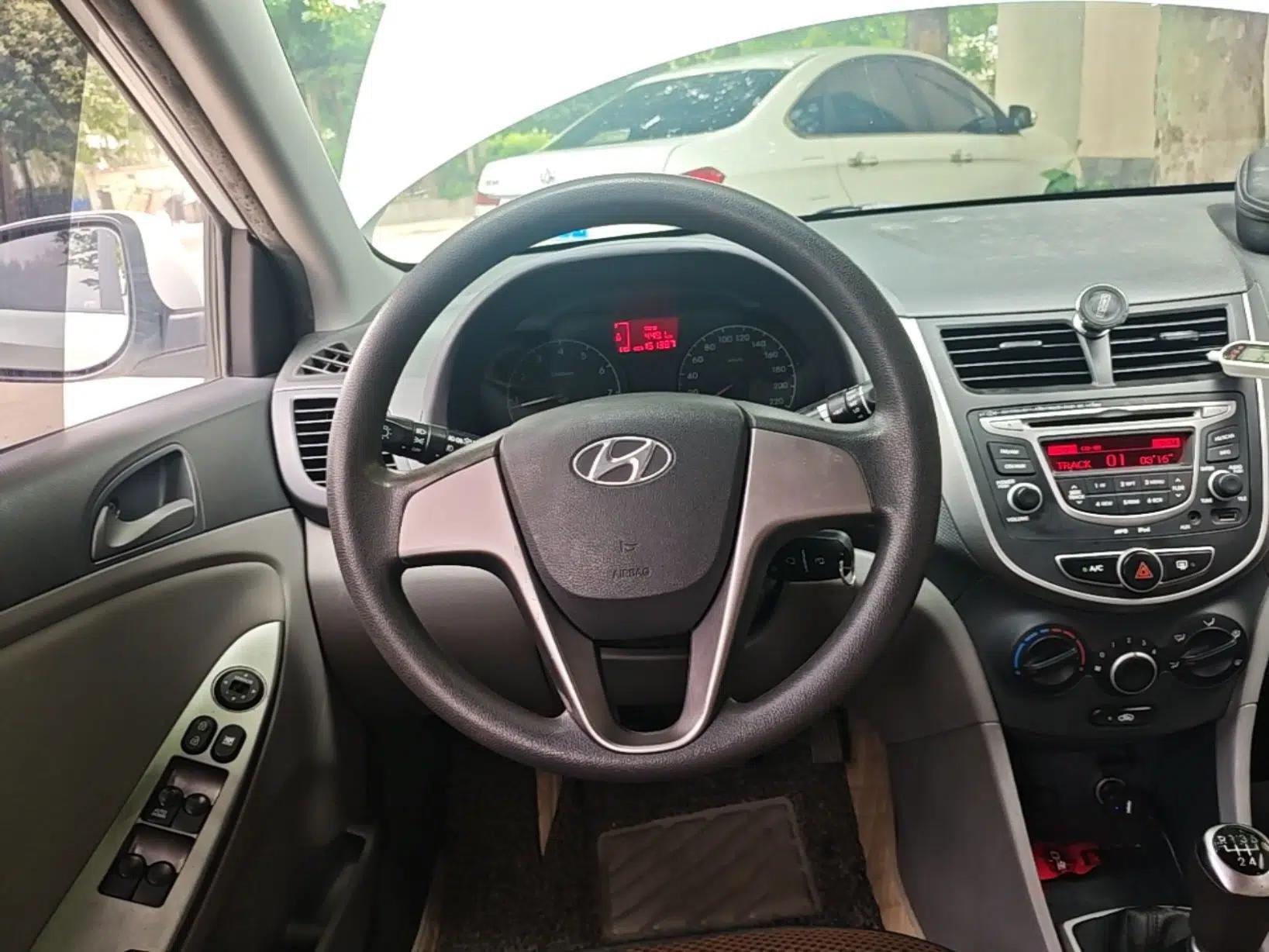 Hyundai Verna (older generation) 2016 1.4L Manual Smart GLS Trim — миниатюра 13