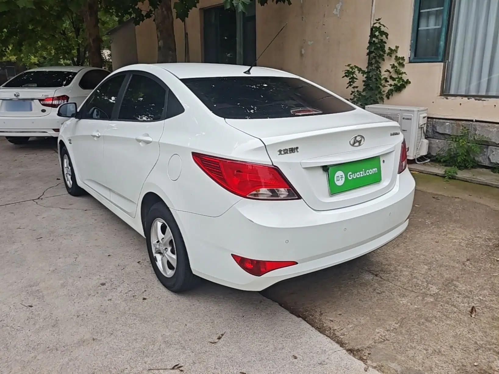 Hyundai Verna (older generation) 2016 1.4L Manual Smart GLS Trim — миниатюра 4