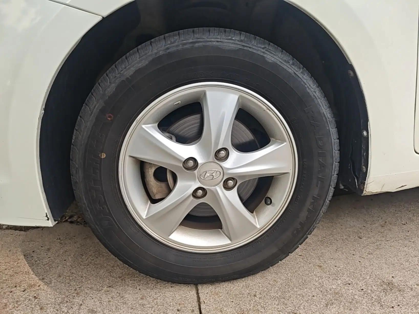 Hyundai Verna (older generation) 2016 1.4L Manual Smart GLS Trim — миниатюра 10