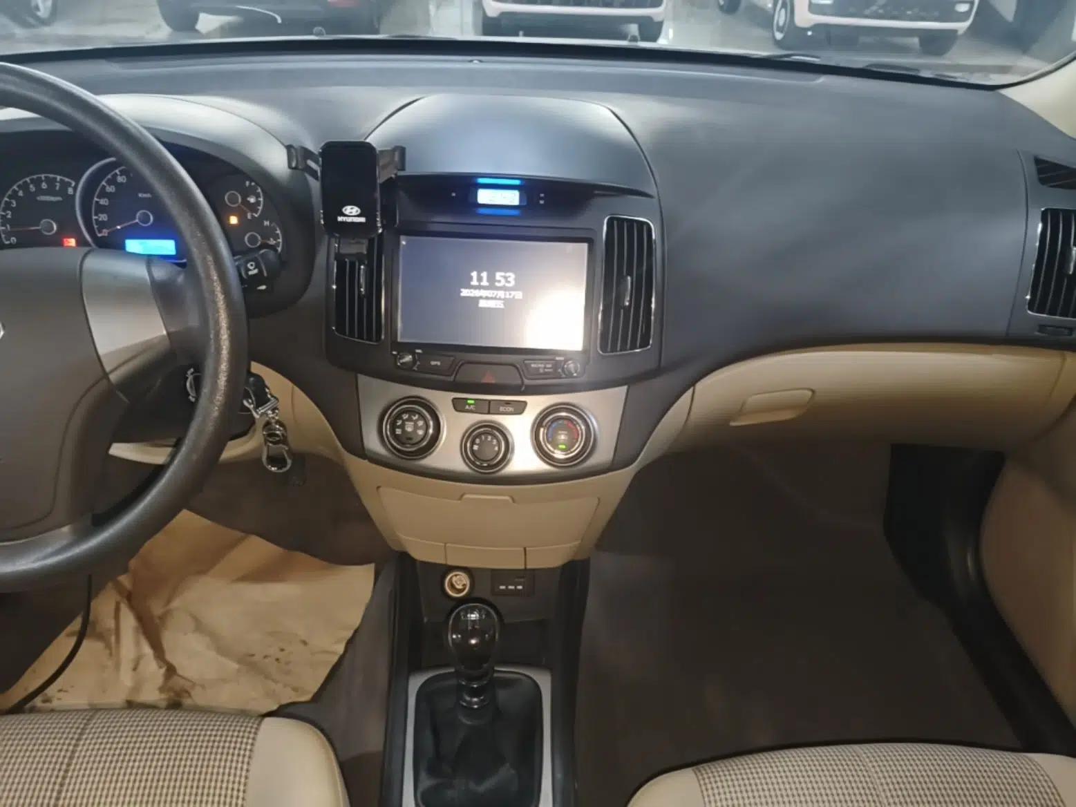 Hyundai Celesta 2011 1.6L Manual Comfort Edition — миниатюра 15