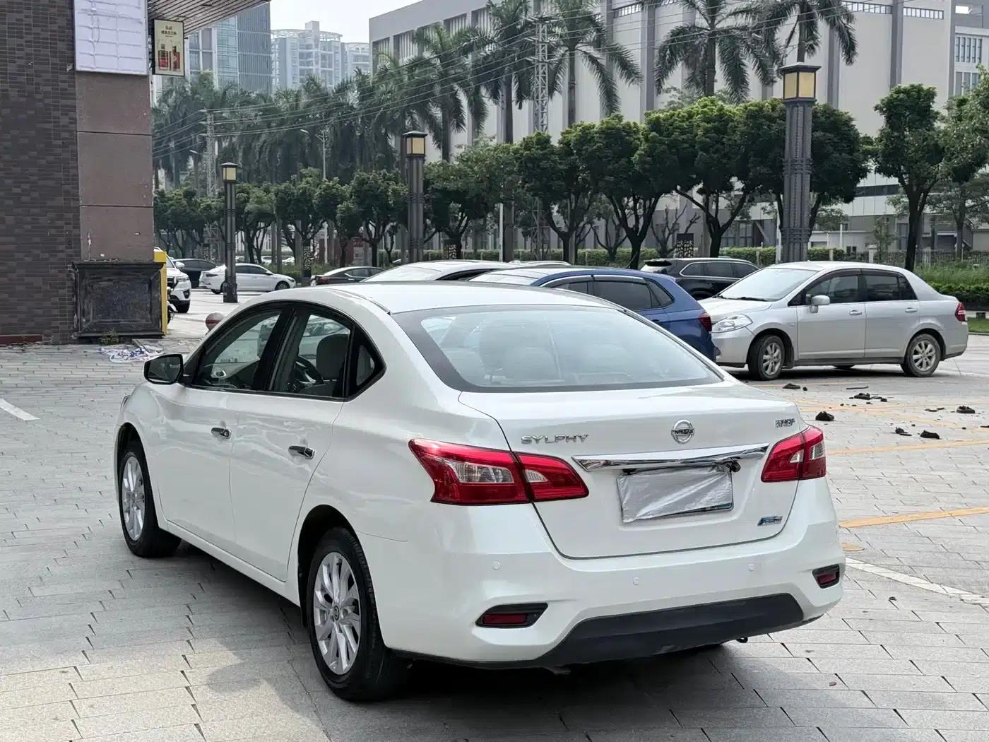Nissan Sylphy 2016 1.6XL CVT Luxury Edition — миниатюра 7