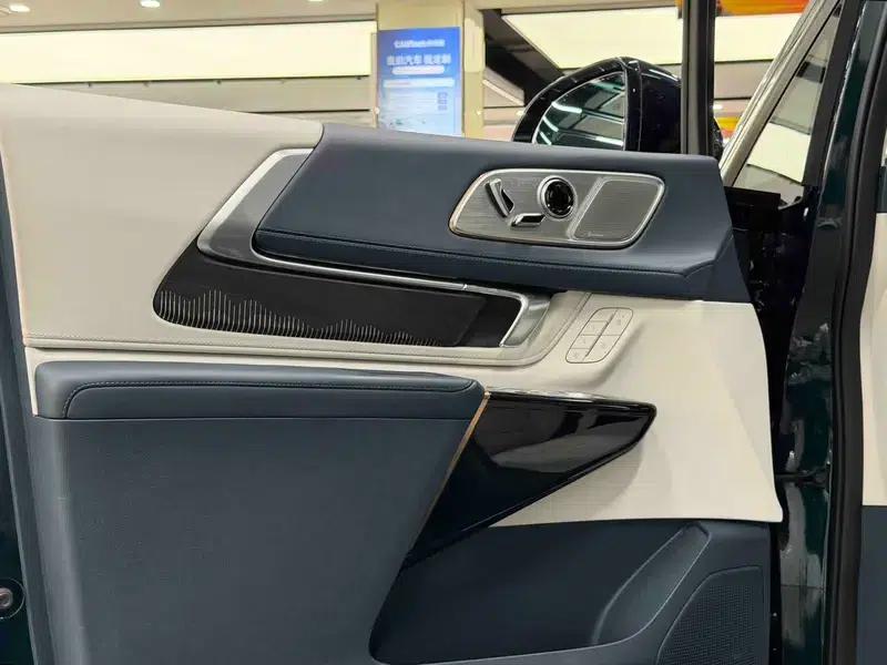 Century 2023 2.0T Four-Seat Private Edition — миниатюра 13