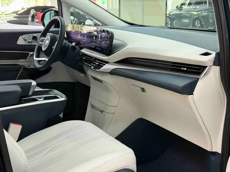 Century 2023 2.0T Four-Seat Private Edition — миниатюра 15