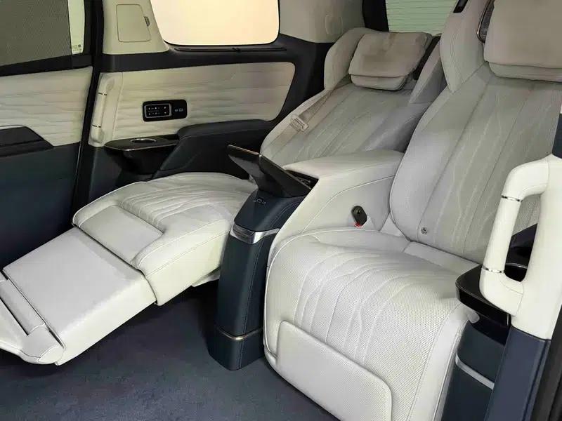 Century 2023 2.0T Four-Seat Private Edition — миниатюра 19