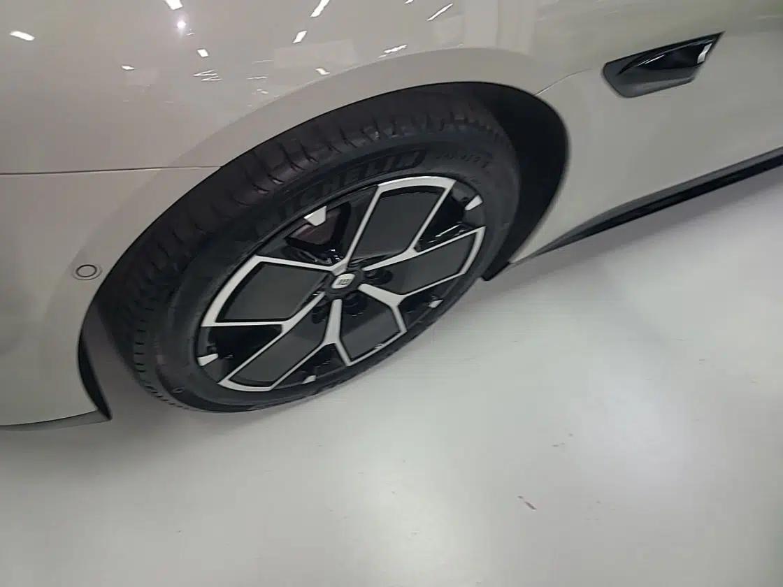 Xiaomi Auto SU7 2024 Rear-Drive Long-Range Intelligent Driving Version — миниатюра 10