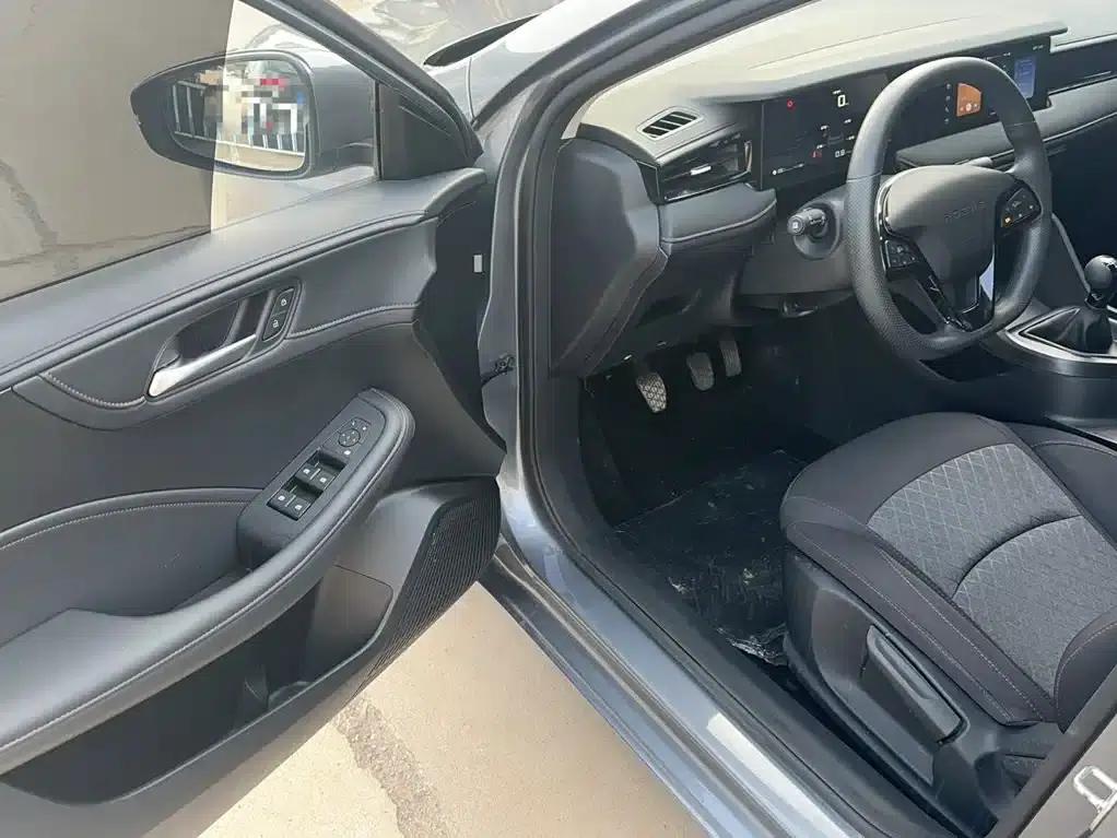 Roewe i5 2026 1.5L Manual Comfort Edition — миниатюра 14
