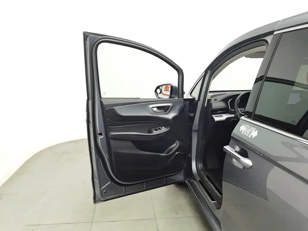 Roewe iMAX8 2022 400TGI Joyful Edition — миниатюра 8