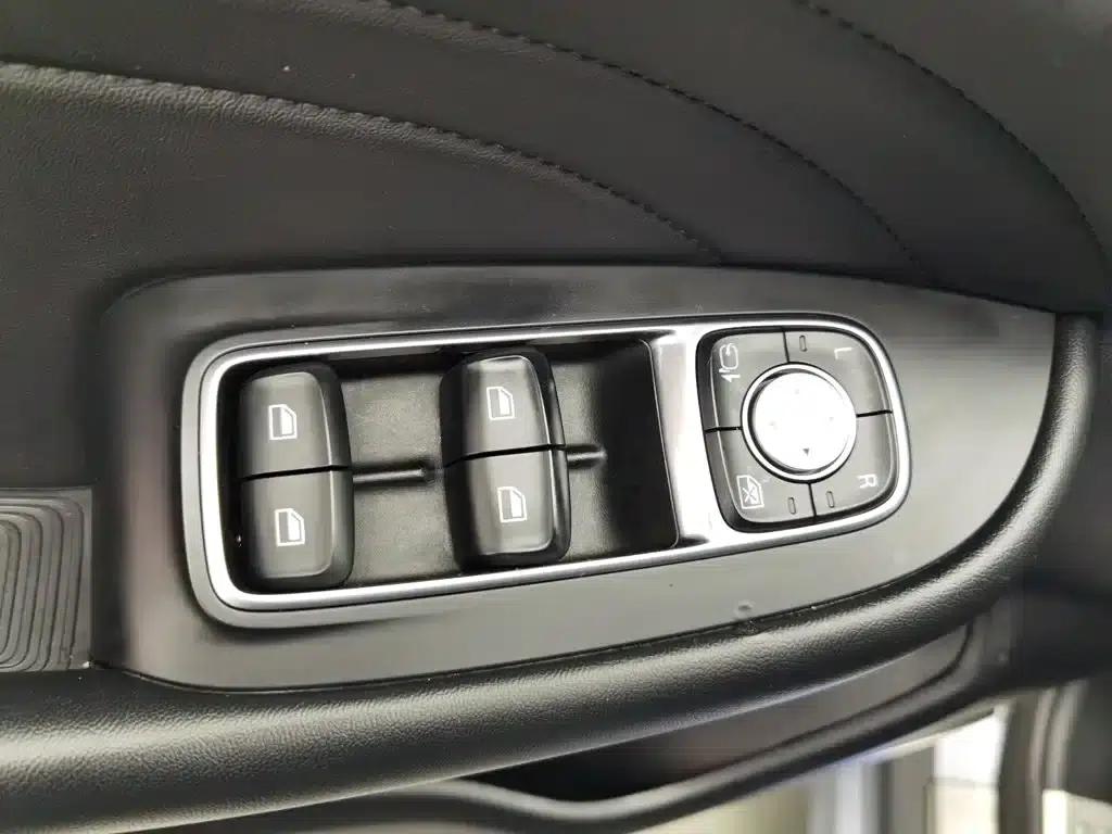 Roewe iMAX8 2022 400TGI Joyful Edition — миниатюра 9