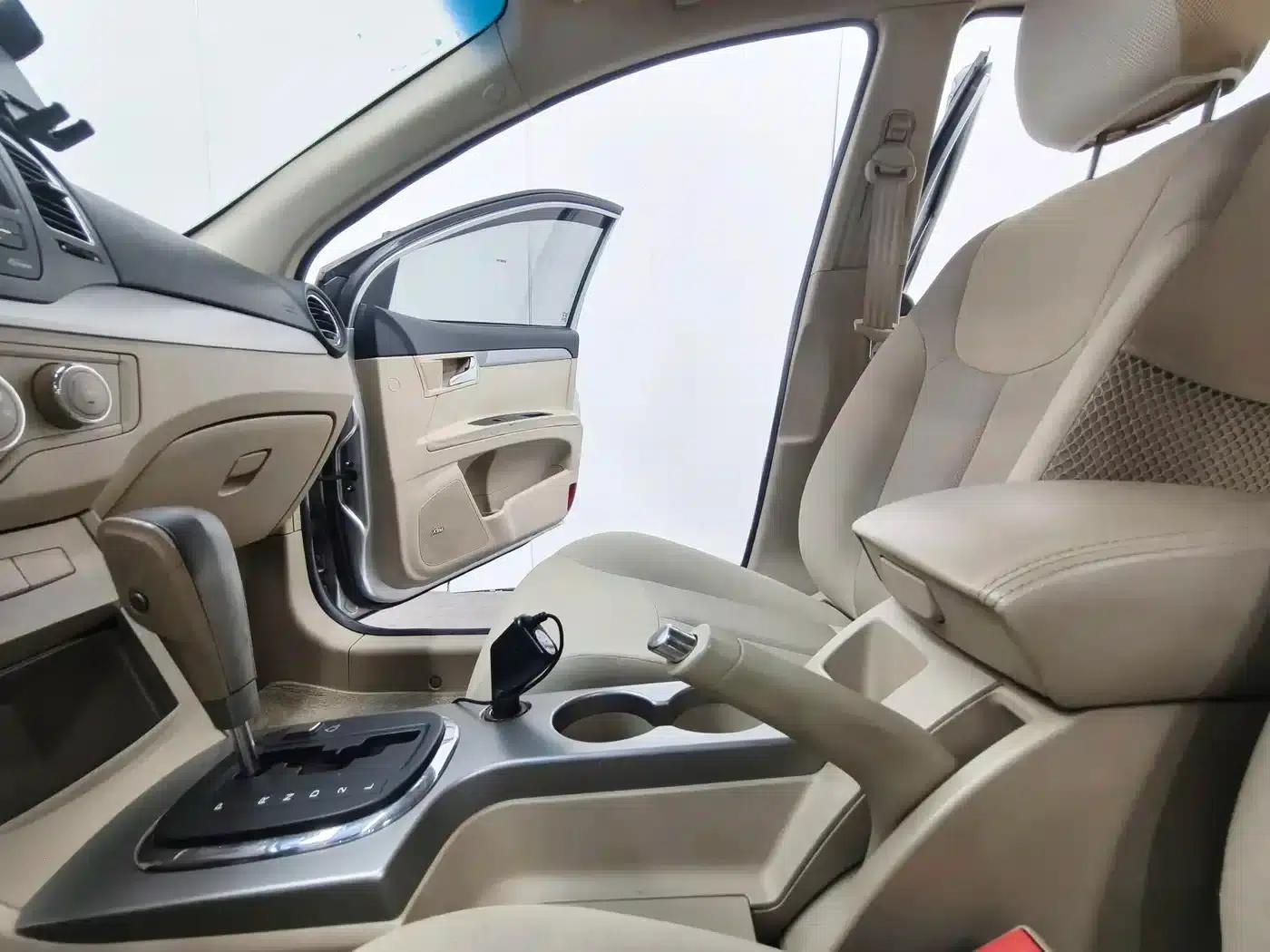 Roewe 350 2011 Model 350S 1.5L Automatic Delight Edition — миниатюра 11