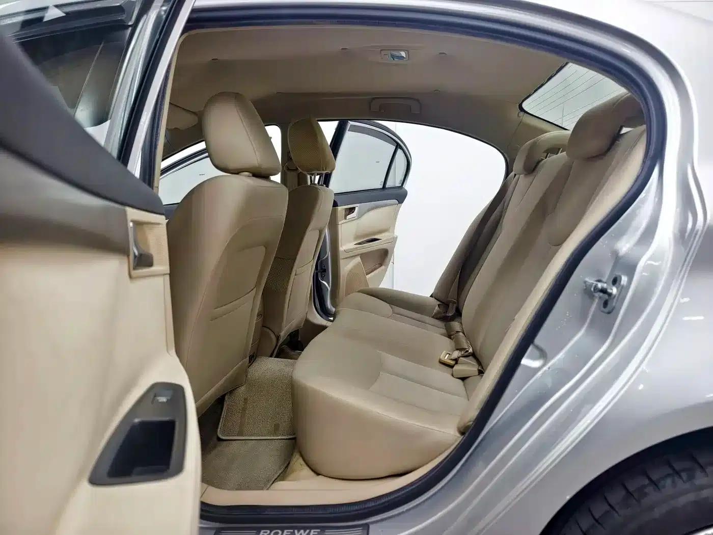 Roewe 350 2011 Model 350S 1.5L Automatic Delight Edition — миниатюра 12