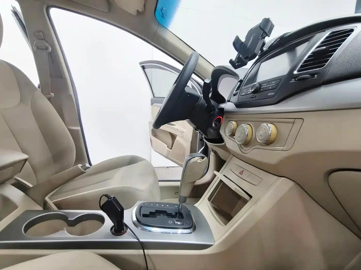 Roewe 350 2011 Model 350S 1.5L Automatic Delight Edition — миниатюра 14
