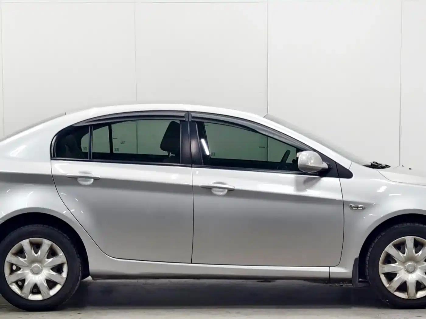 Roewe 350 2011 Model 350S 1.5L Automatic Delight Edition — миниатюра 8