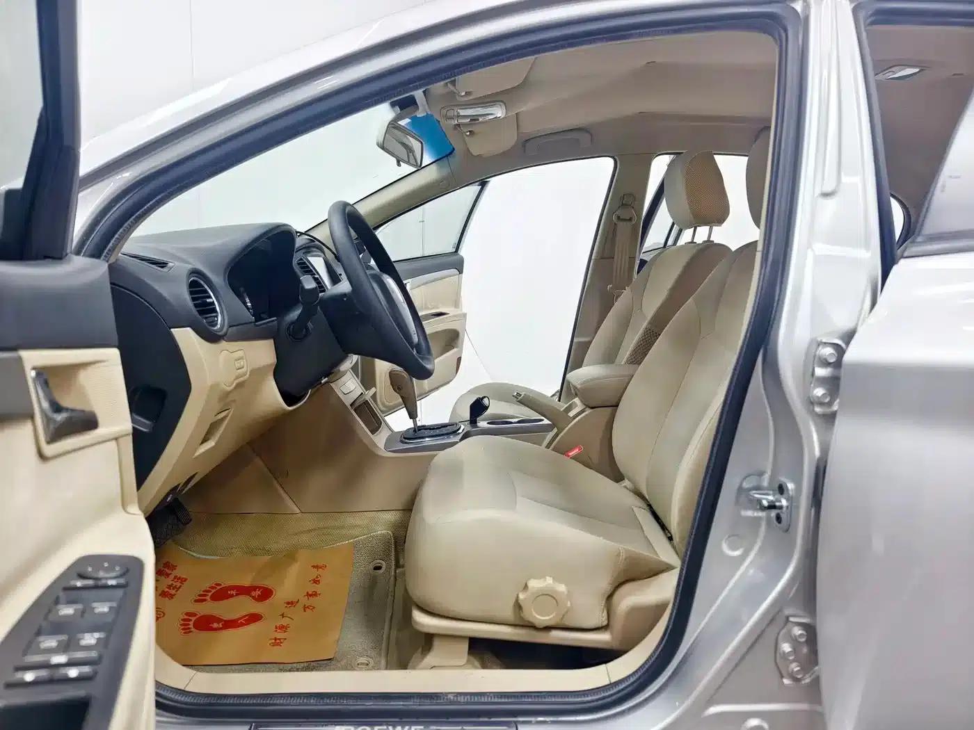 Roewe 350 2011 Model 350S 1.5L Automatic Delight Edition — миниатюра 10