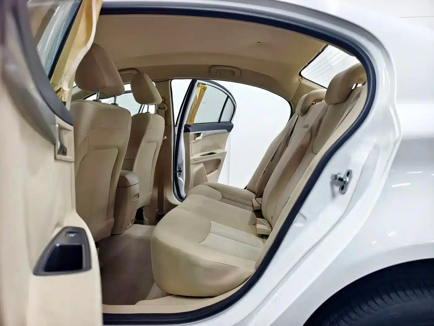 Roewe 350 2014 1.5L Manual Speed Edition — миниатюра 12