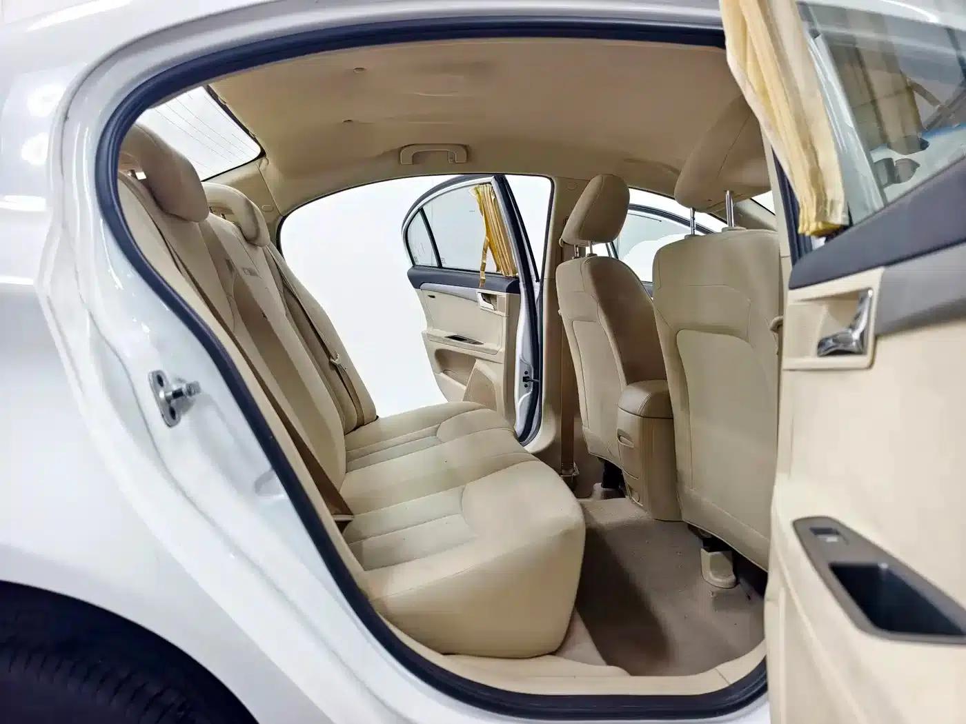 Roewe 350 2014 1.5L Manual Speed Edition — миниатюра 15