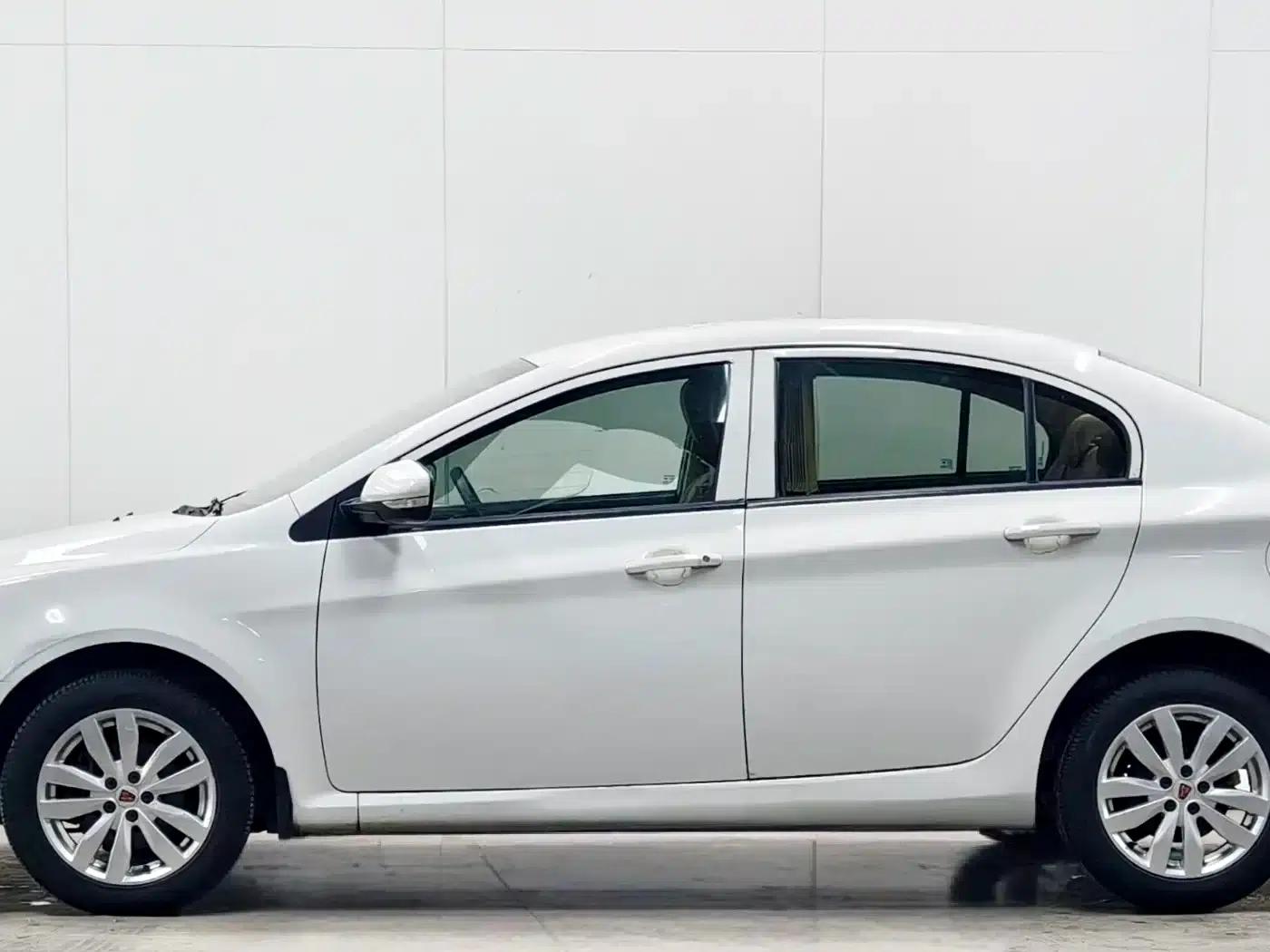 Roewe 350 2014 1.5L Manual Speed Edition — миниатюра 7
