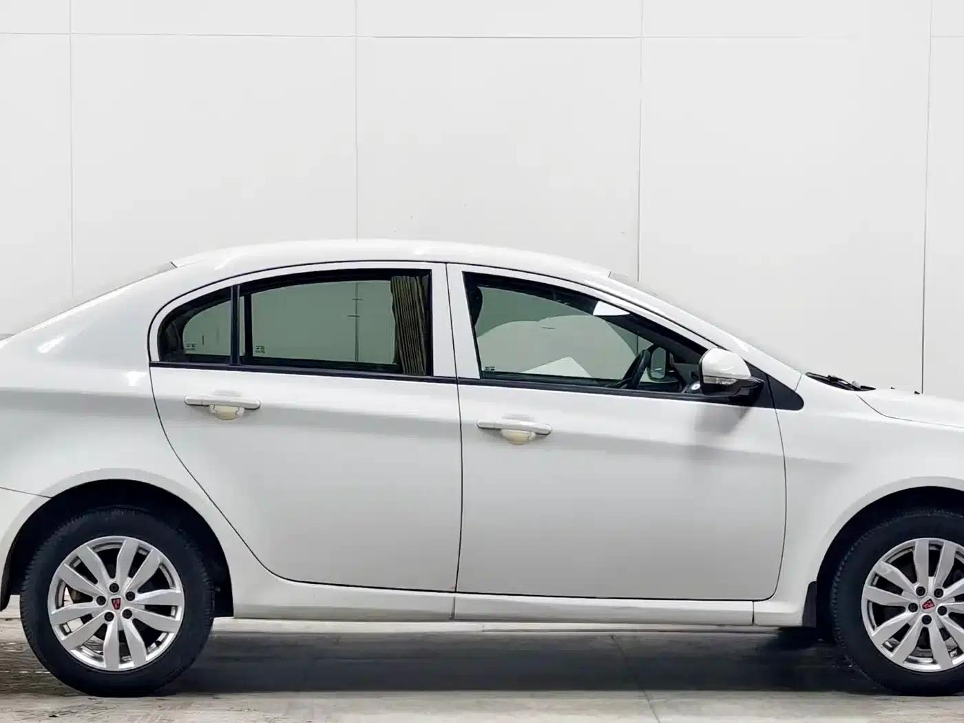 Roewe 350 2014 1.5L Manual Speed Edition — миниатюра 8