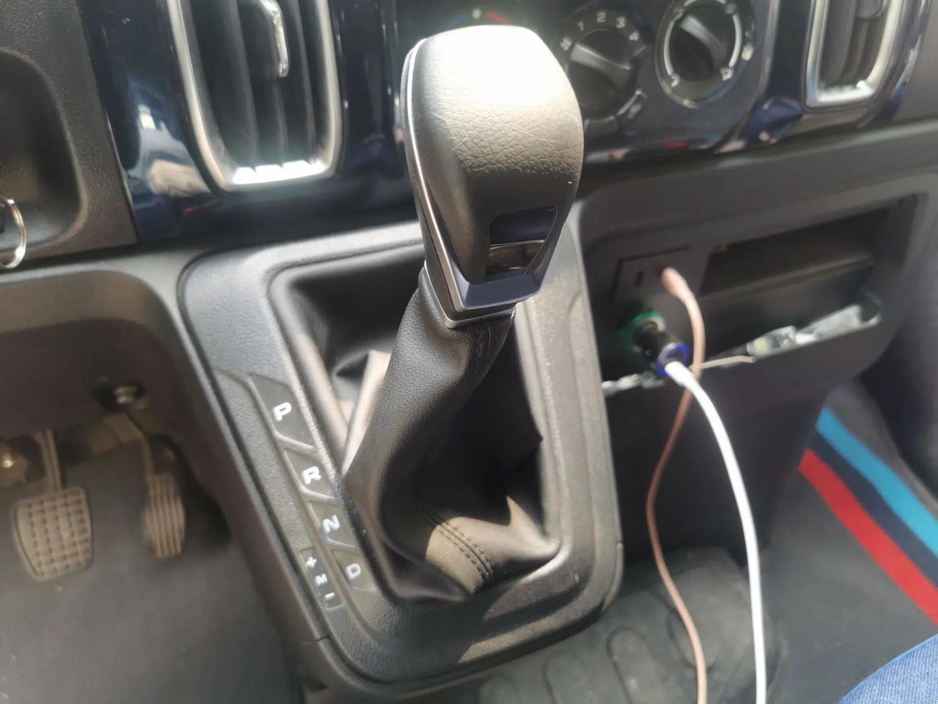 Iveco Daily 2023 2.5T A35M1 Multi-Purpose Passenger Vehicle Short Wheelbase Low Roof Single-Tire Side-Sliding Door Automatic Transmission — миниатюра 14
