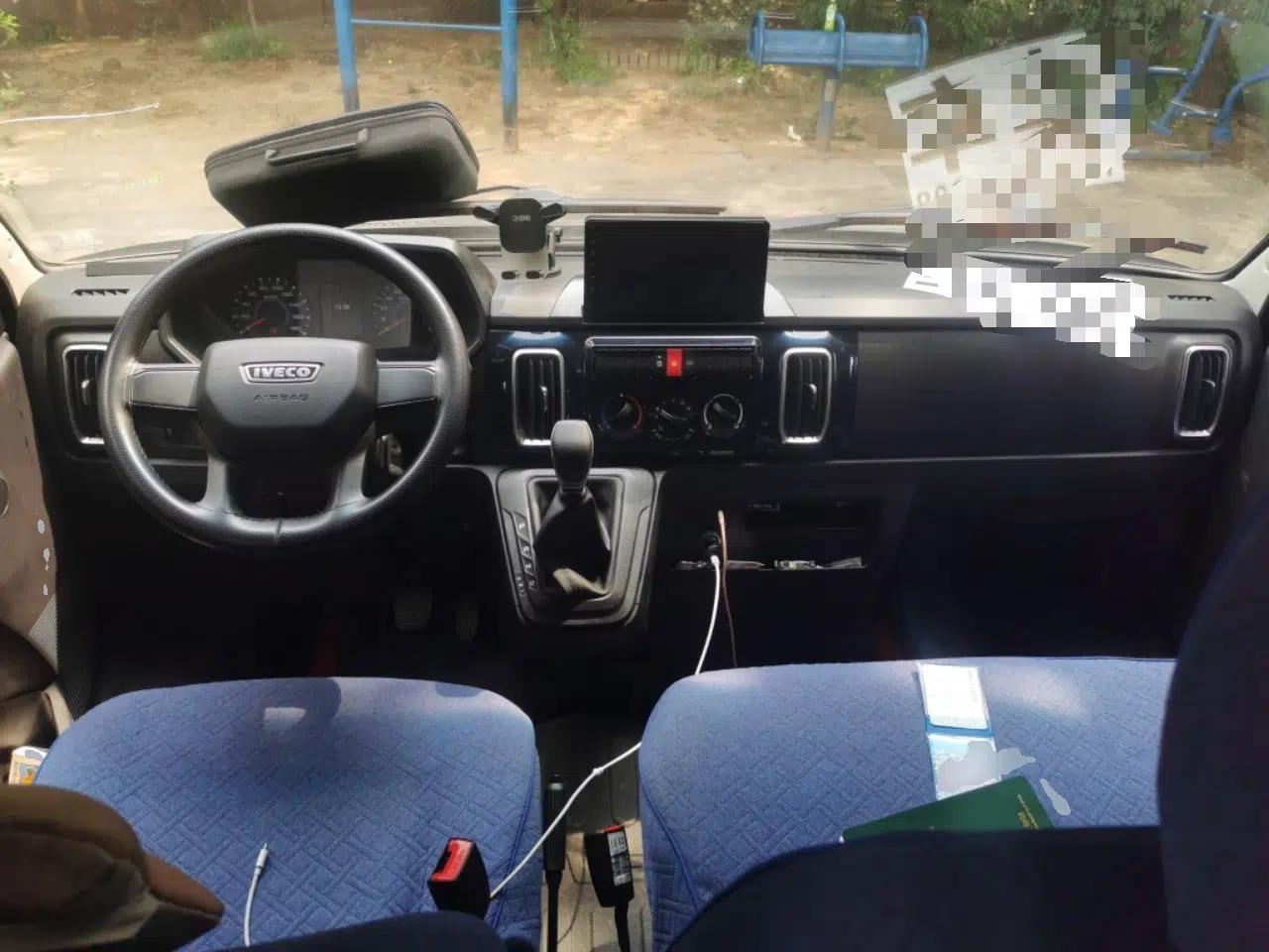 Iveco Daily 2023 2.5T A35M1 Multi-Purpose Passenger Vehicle Short Wheelbase Low Roof Single-Tire Side-Sliding Door Automatic Transmission — миниатюра 9