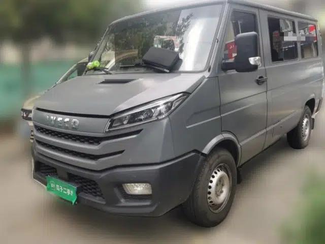 Iveco Daily 2023 2.5T A35M1 Multi-Purpose Passenger Vehicle Short Wheelbase Low Roof Single-Tire Side-Sliding Door Automatic Transmission