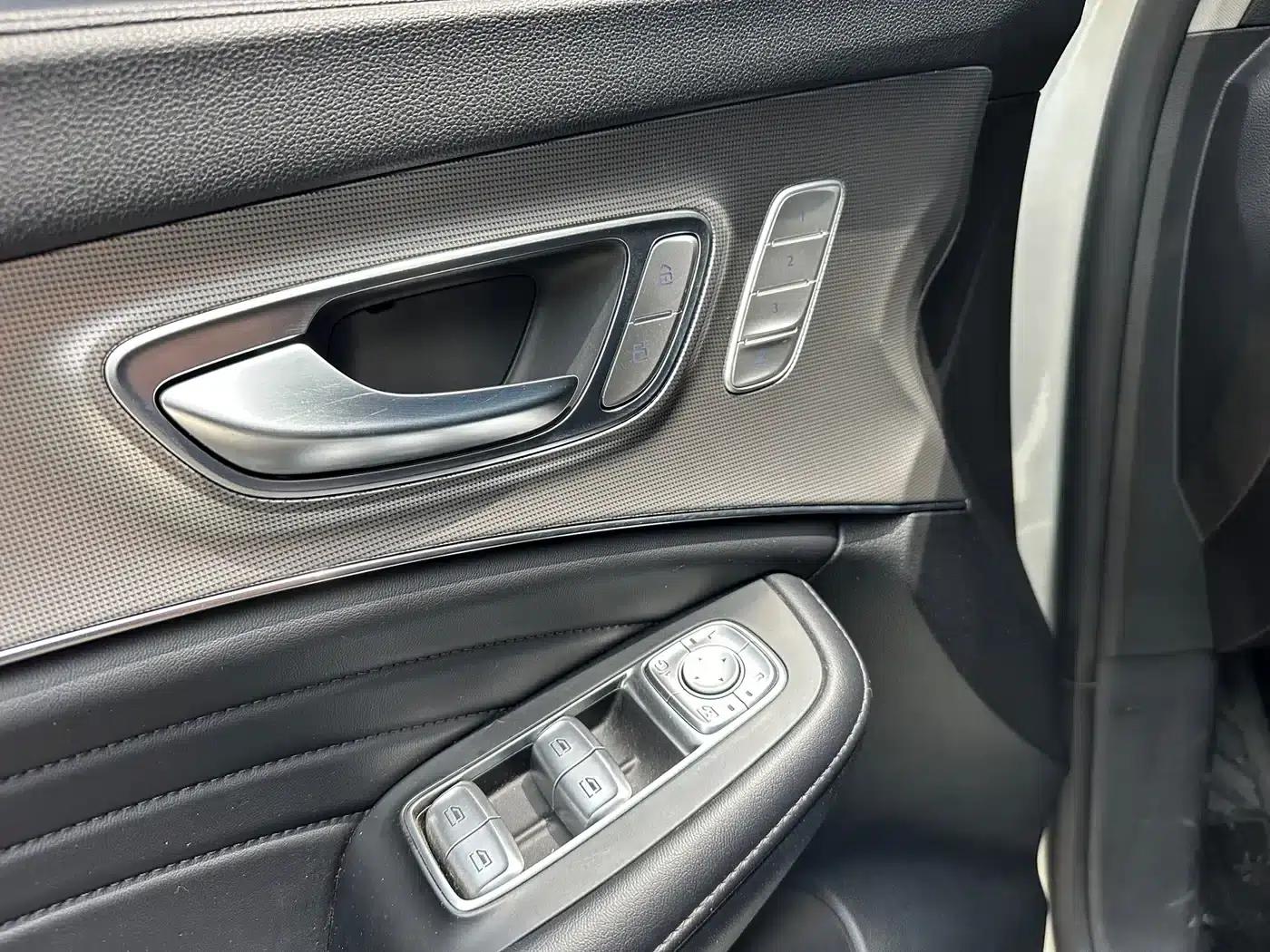 Roewe RX5 MAX 2019 300TGI Automatic Intelligent Cockpit Flagship Edition — миниатюра 6