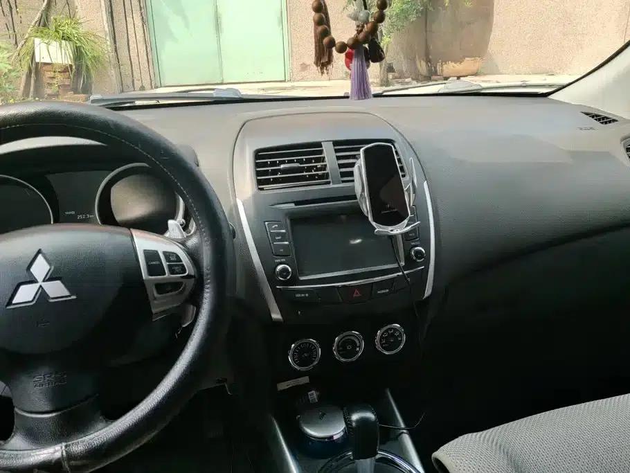 2013 ASX 2.0L CVT 4WD Premium Edition — миниатюра 13
