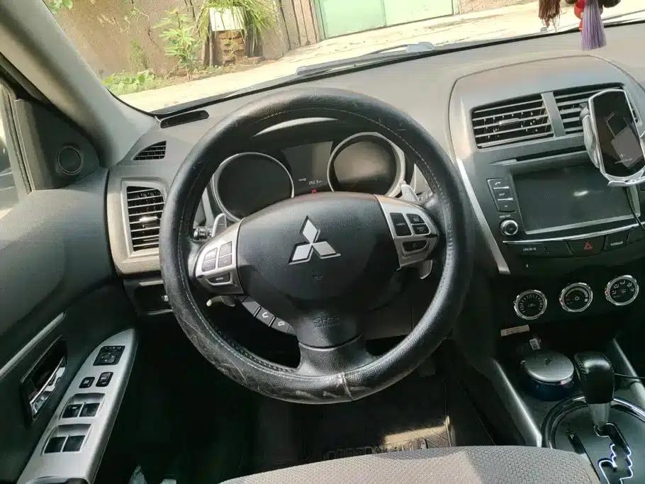 2013 ASX 2.0L CVT 4WD Premium Edition — миниатюра 15