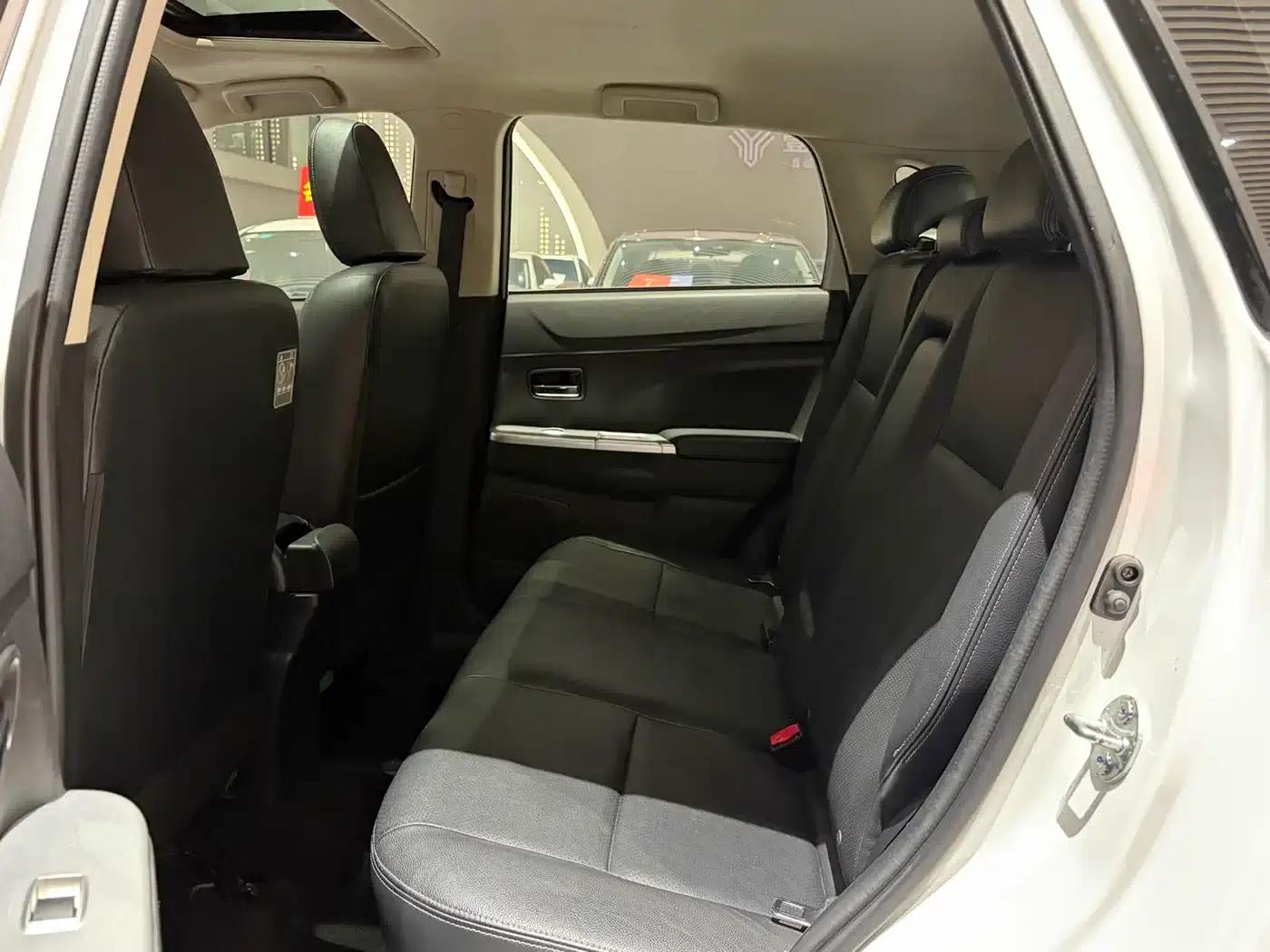 2018 ASX 2.0L CVT 2WD Premium Edition — миниатюра 5