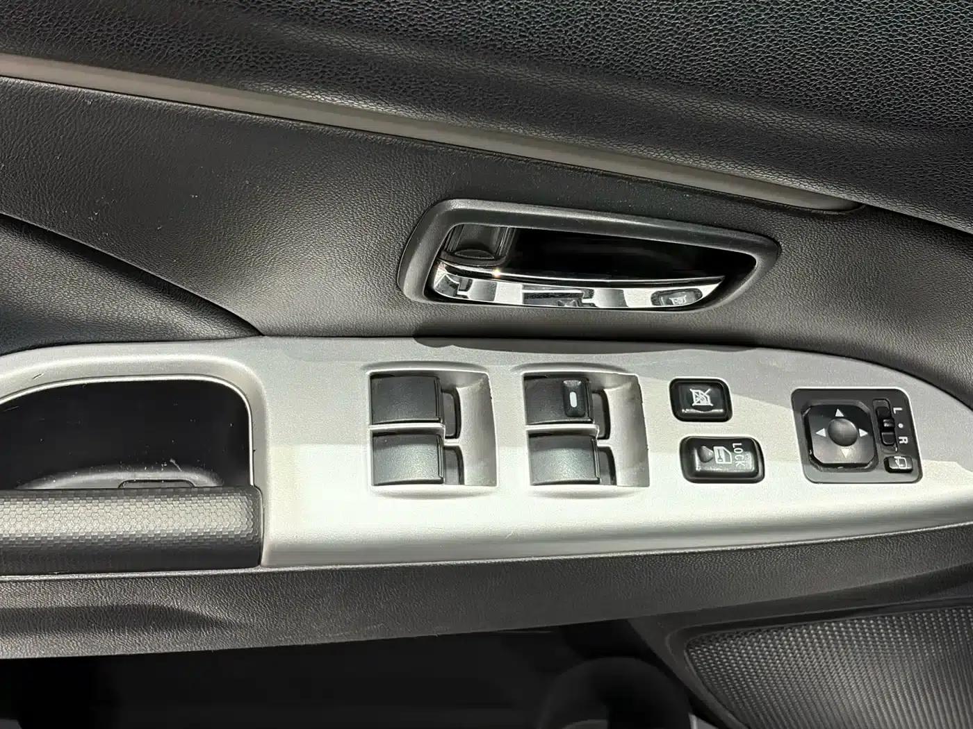 2018 ASX 2.0L CVT 2WD Premium Edition — миниатюра 8