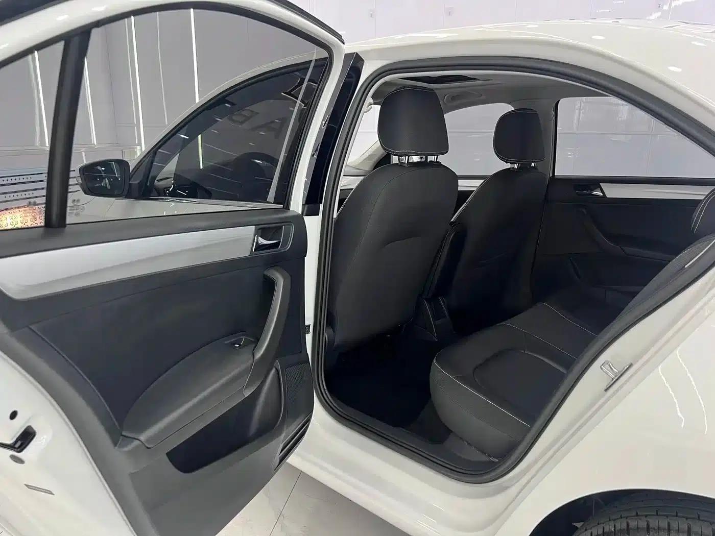 Rapid 2022 1.5L Automatic Comfort Edition — миниатюра 11