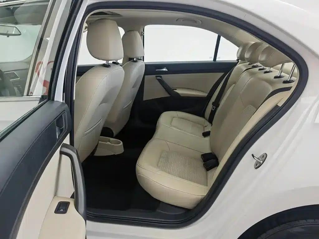 Rapid 2015 1.6L Manual Smart Selection Model — миниатюра 15