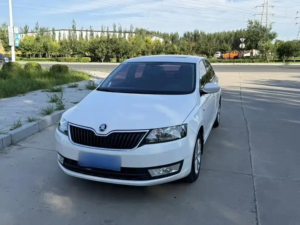 Rapid 2016 1.6L Manual Comfort Edition — миниатюра 2