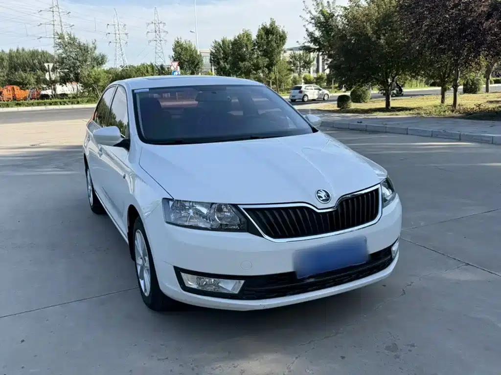 Rapid 2016 1.6L Manual Comfort Edition — миниатюра 3