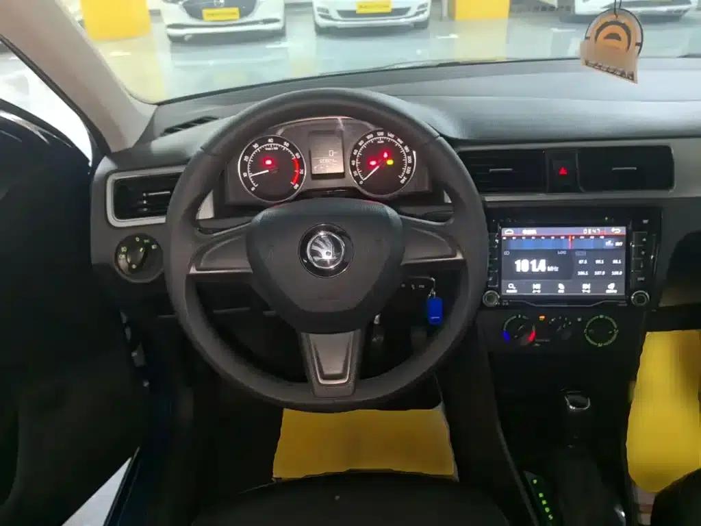 Rapid 2016 1.6L Automatic Comfort Edition — миниатюра 11