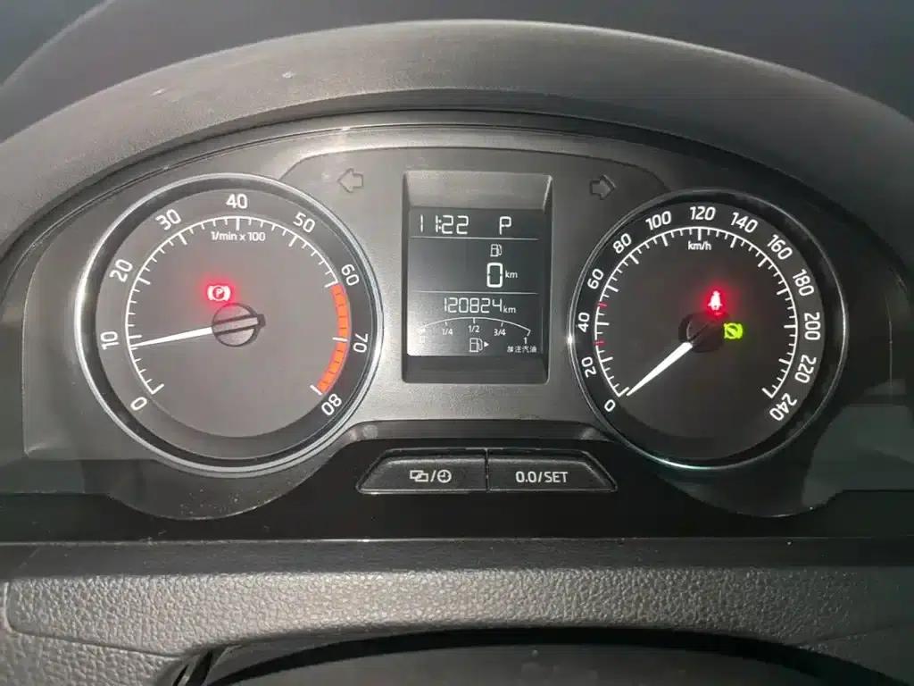 Rapid 2016 1.6L Automatic Comfort Edition — миниатюра 12
