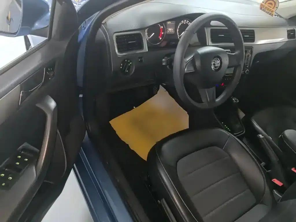 Rapid 2016 1.6L Automatic Comfort Edition — миниатюра 16