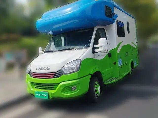Iveco Eurocargo Motorhome, 3.0-liter diesel, 4 seats, with a sunshade, ice cream van, automatic transmission.