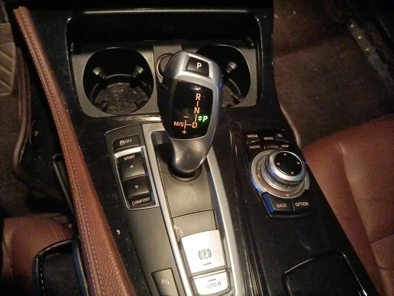 BMW 5 Series 2017 520Li Elegant Edition — миниатюра 14